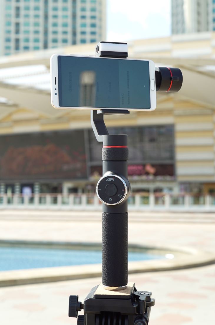 AFI V5 (Hitam) 3-Axis Handheld Gimbal Stabilizer Untuk 6.1 Smartphone (Max Berat 200gram / 7,05 Ons)